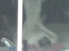 Hottie kıçını samanlıkta köylü porno sallıyor