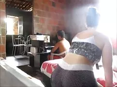 Laura Lancelot yine iki horoz porno köylü kızı ile