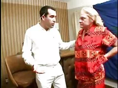 Havuz kenarında pornokoylu Grup Seks, esmer,